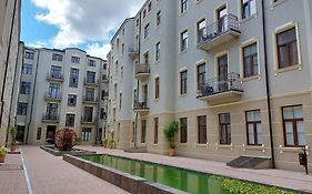 Słoneczna klimatyzowana kawalerka w sercu miasta - Piotrkowska 37